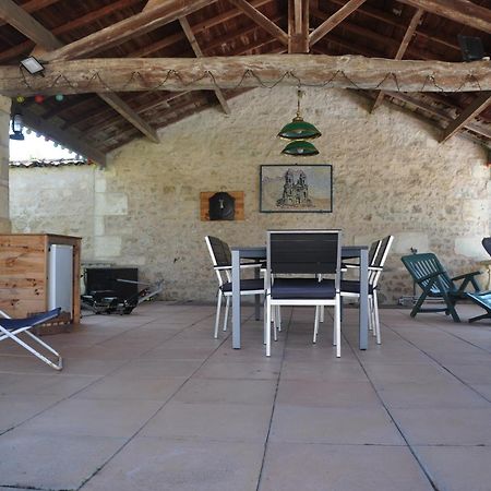 Le Hangar Saint-Jean-d'Angely Exterior foto