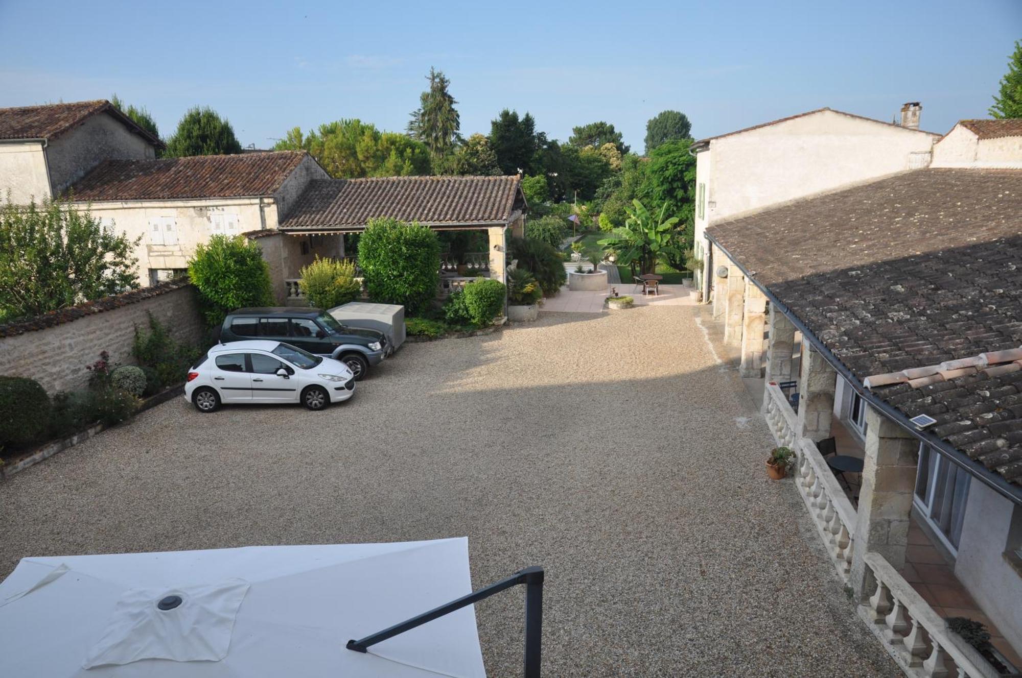 Le Hangar Saint-Jean-d'Angely Exterior foto